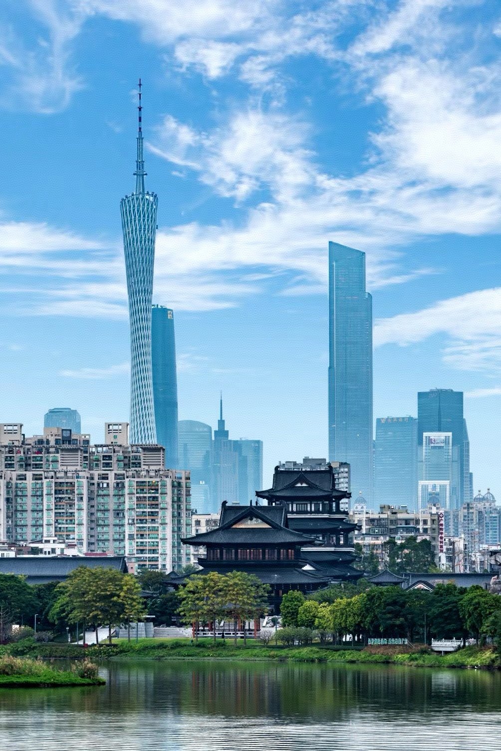 外交部发言人就广东相关评论文章发表声明